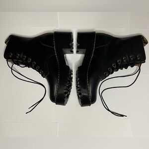 Dr.Martens Leona 7 Hook Boot, Size 7, Chunky high heel